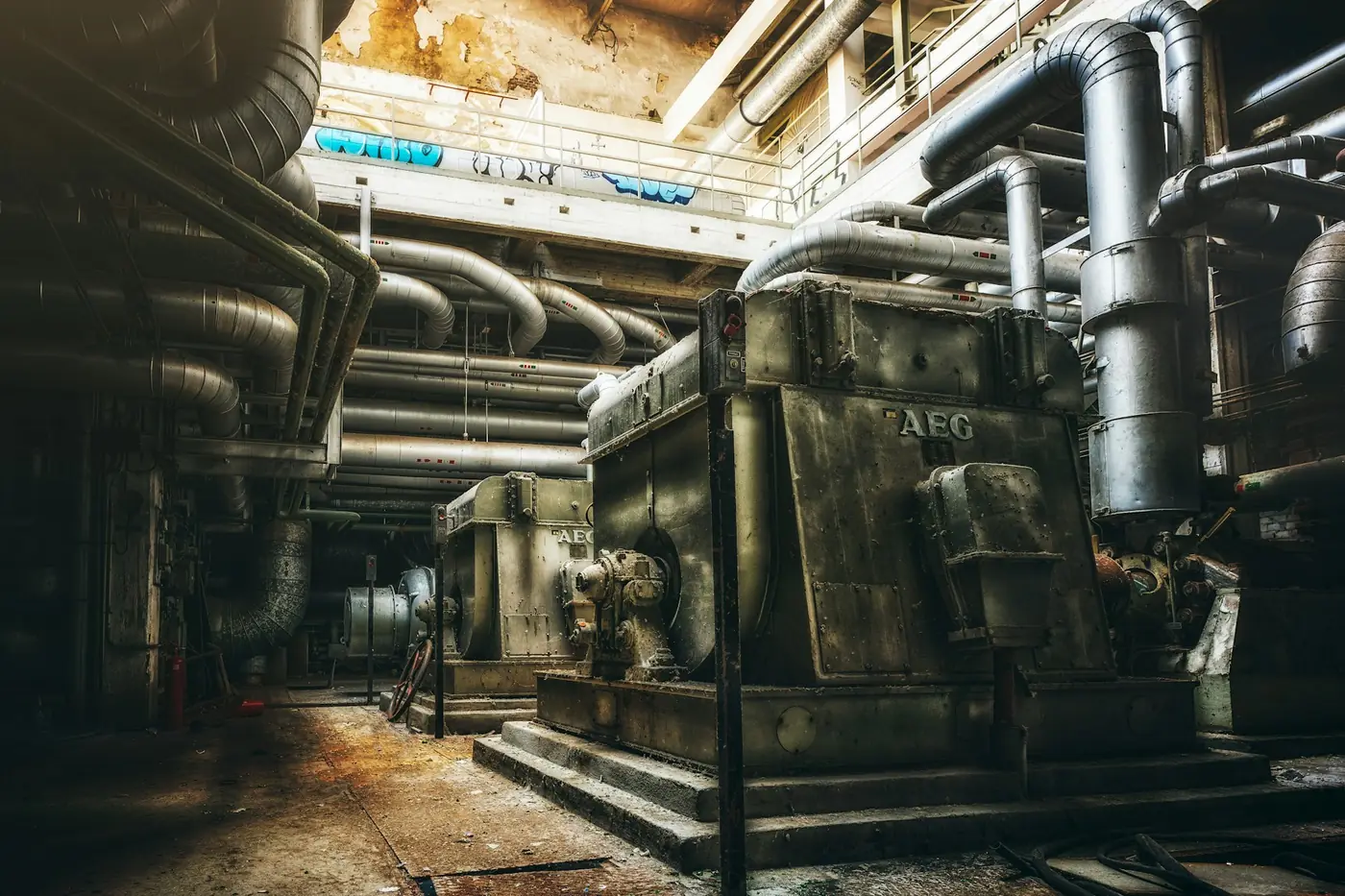 Heavy machinery hall inside a purpose-built industrial plant